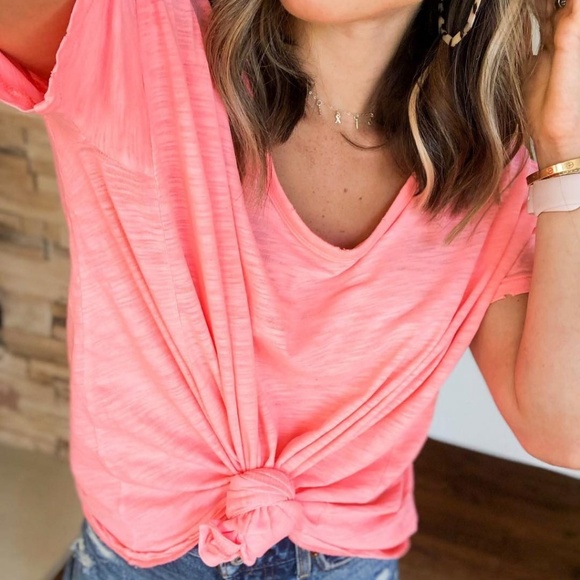 Large Devri Resin Blonde Tortoise Hoop Earrings - Picture 6 of 6